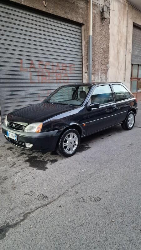 Usata Ford Fiesta Ghia 75 CV (55 kW) 2000 Nero Utilitaria