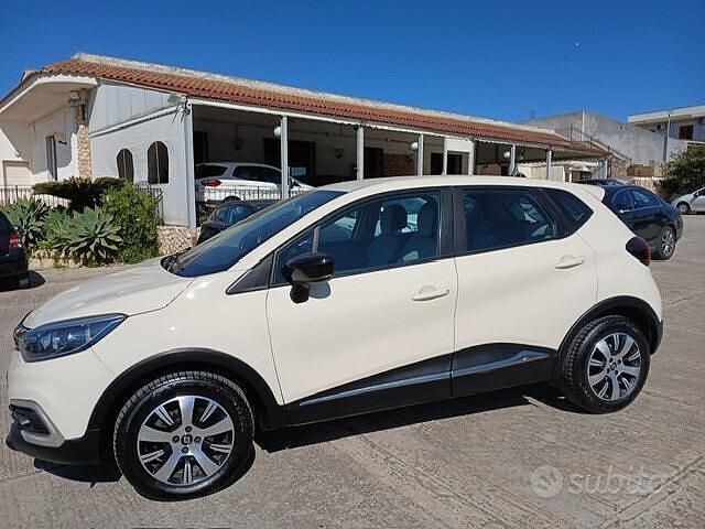Usata Renault Captur Intens 110 CV (80 kW) 2018 Beige SUV