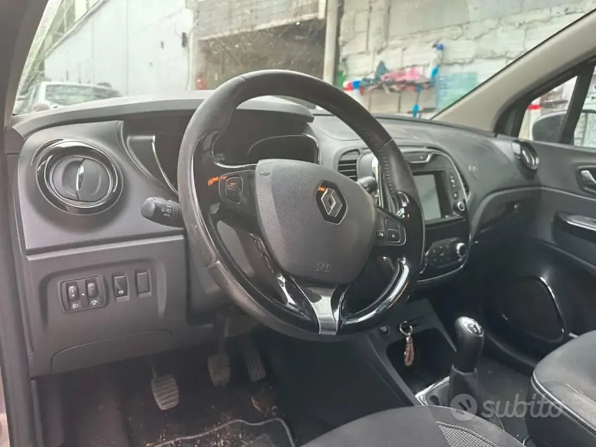 Usata Renault Captur 90 CV (66 kW) 2014 Grigio SUV