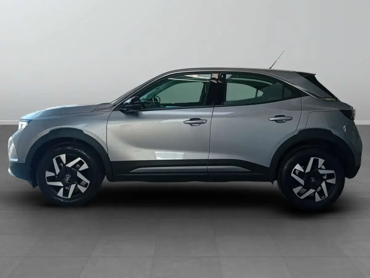 Usata Opel Mokka Elegance 101 CV (74 kW) 2023 2r grigio platino metallizzato SUV