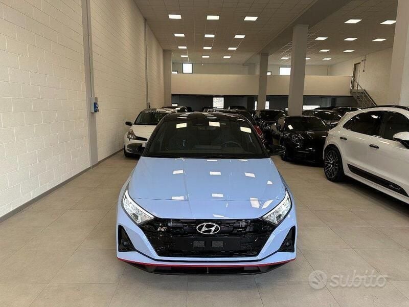Azzurro Usata 2024 Hyundai i20 N Performance Tre volumi | 30.990 € (Buon prezzo) - Immagine 1/4