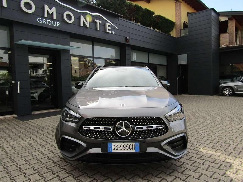 Usata Mercedes GLA200 Premium 150 CV (110 kW) 2024 Grigio montagna SUV