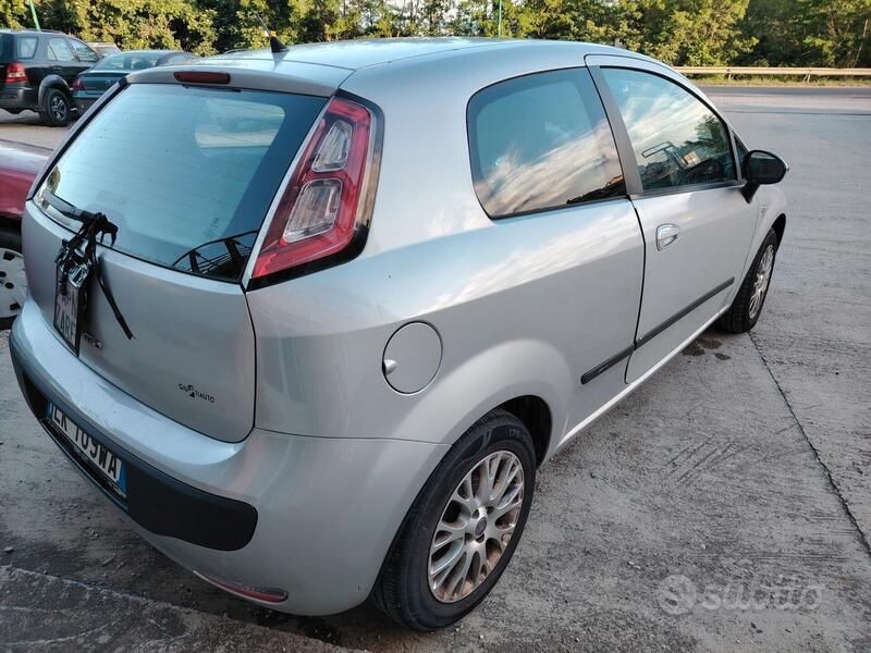 Usata Fiat Punto Evo Dynamic 69 CV (50 kW) 2011 Argento Utilitaria