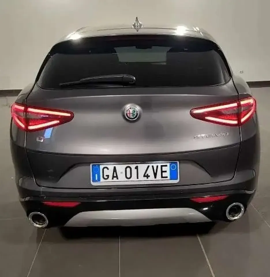 Usata Alfa Romeo Stelvio Ti 209 CV (153 kW) 2020 Grigio scuro SUV
