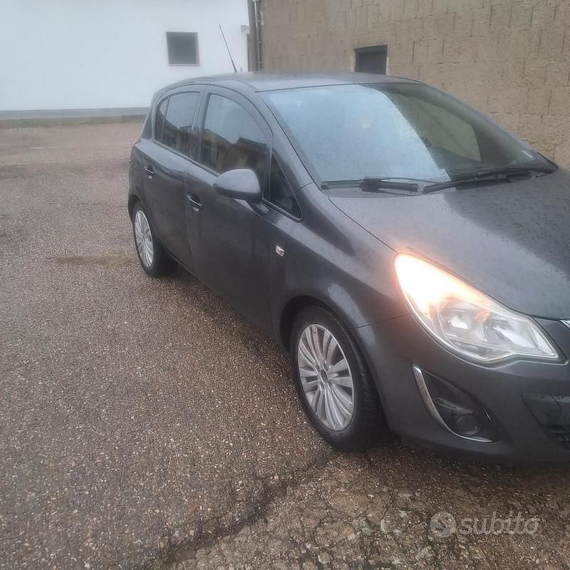 Usata Opel Corsa 90 CV (66 kW) 2012 Nero Berlina