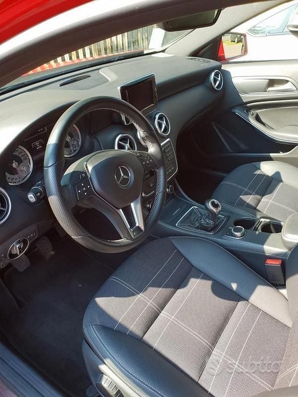 Usata Mercedes A180 109 CV (80 kW) 2016 Rosso Berlina