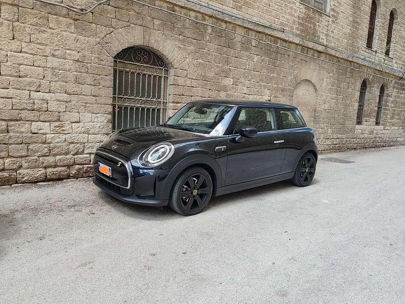 Usata Mini Cooper SE 75 kW (102 CV) 2023 Nero Utilitaria
