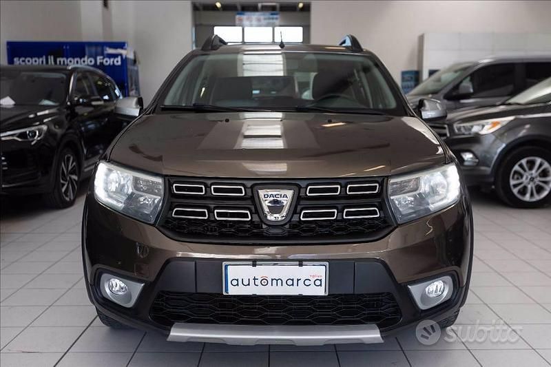 Usata Dacia Sandero Stepway 90 CV (66 kW) 2018 Marrone metallizzato Utilitaria