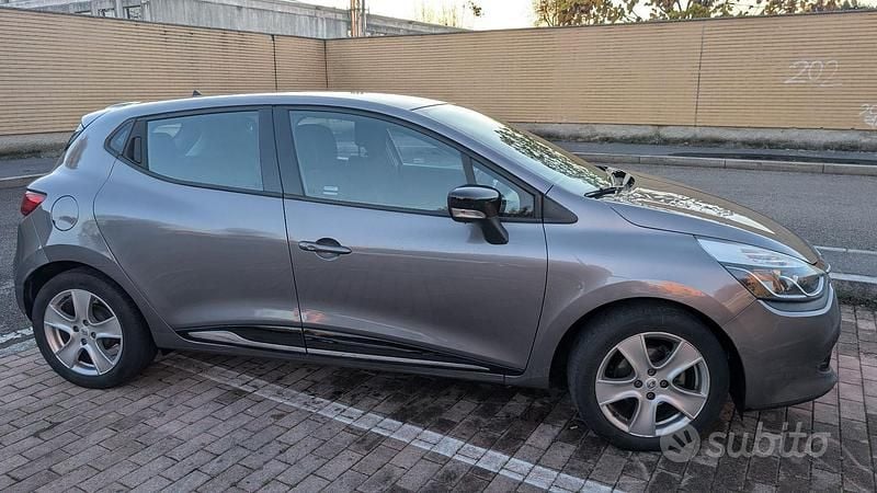 Usata Renault Clio IV Zen 75 CV (55 kW) 2016 Grigio Berlina