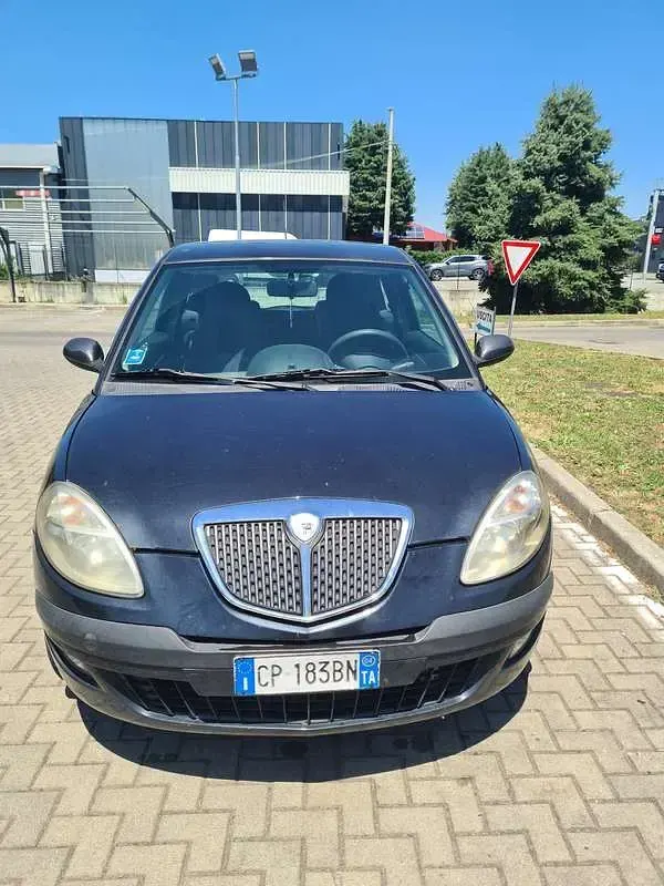 Usata Lancia Ypsilon 80 CV (58 kW) 2004 Utilitaria