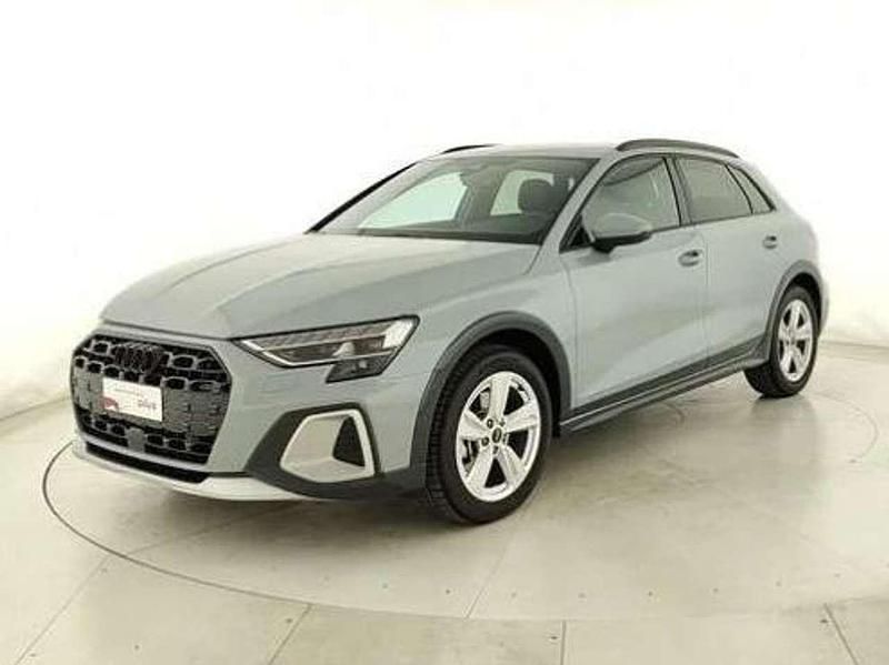 Grigio perlato Usata 2024 Audi A3 Advanced Plus Tre volumi | 38.900 € (Molto cara) - Immagine 1/4
