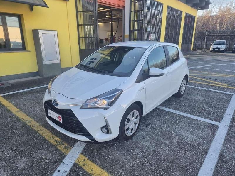 Usata Toyota Yaris Hybrid Business Edition 101 CV (74 kW) 2020 Bianco Berlina