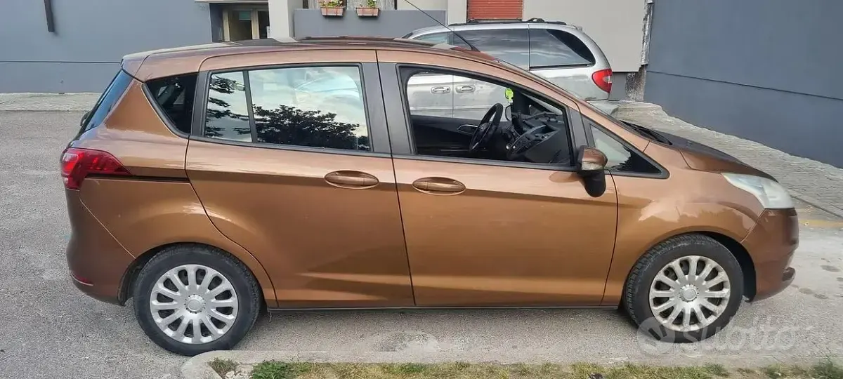 Usata Ford B-MAX 90 CV (66 kW) 2014 Marrone Monovolume