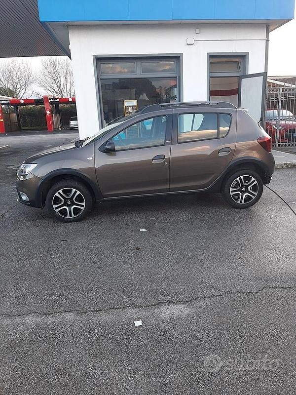 Usata Dacia Sandero 95 CV (69 kW) 2018 Marrone SUV
