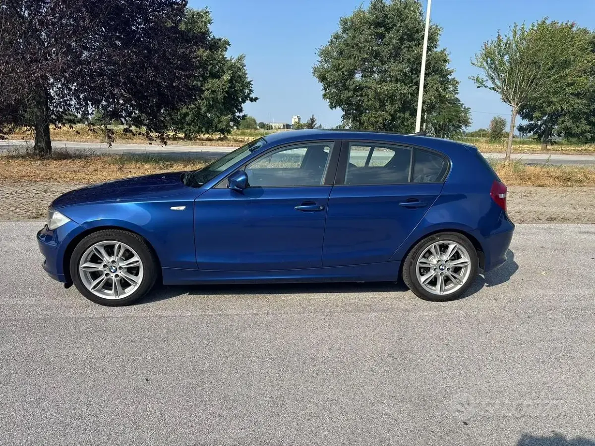 Usata BMW 118 143 CV (105 kW) 2010 Bluazzurro Utilitaria
