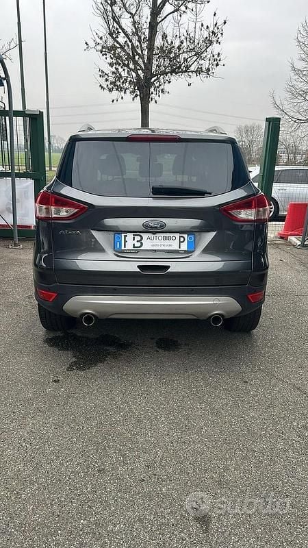 Usata Ford Kuga Titanium 150 CV (110 kW) 2016 Grigio SUV