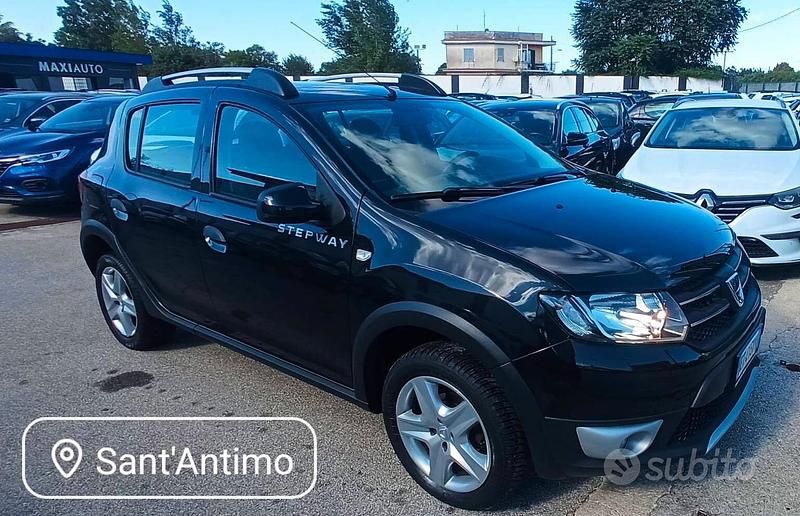 Nero Usata 2014 Dacia Sandero Stepway Tre volumi | 6999 € (Buon prezzo) - Immagine 1/4