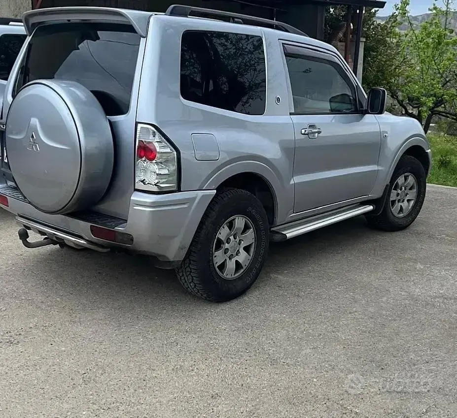 Usata Mitsubishi Pajero 116 CV (85 kW) 2006 Grigio SUV