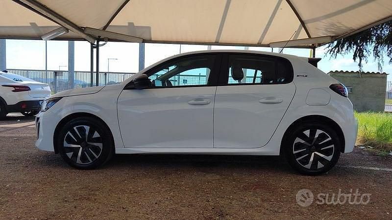 Nuova Peugeot 208 Style 2025 Bianco Utilitaria