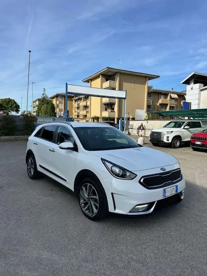 Usata Kia Niro Style 105 CV (77 kW) 2018 Bianco SUV