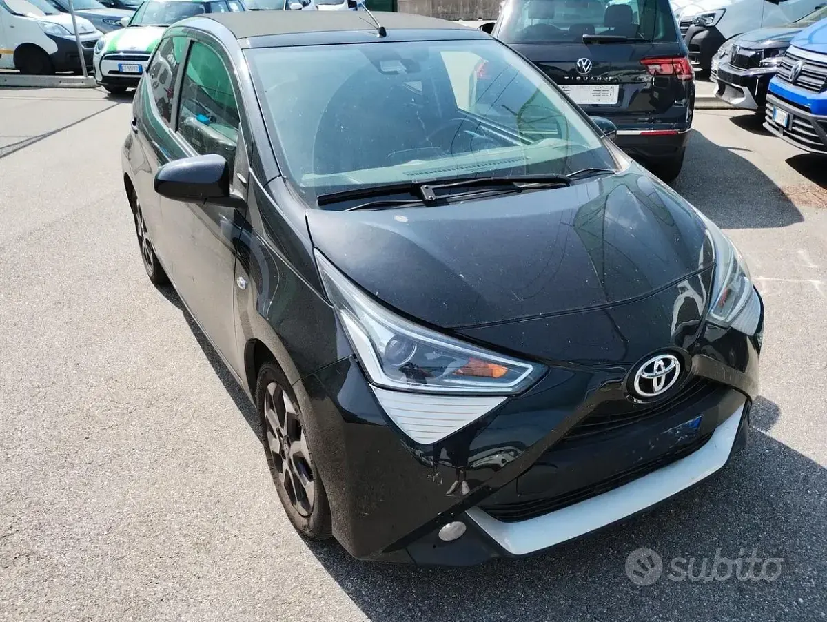 Usata Toyota Aygo Connect Style 72 CV (52 kW) 2020 Nero Utilitaria