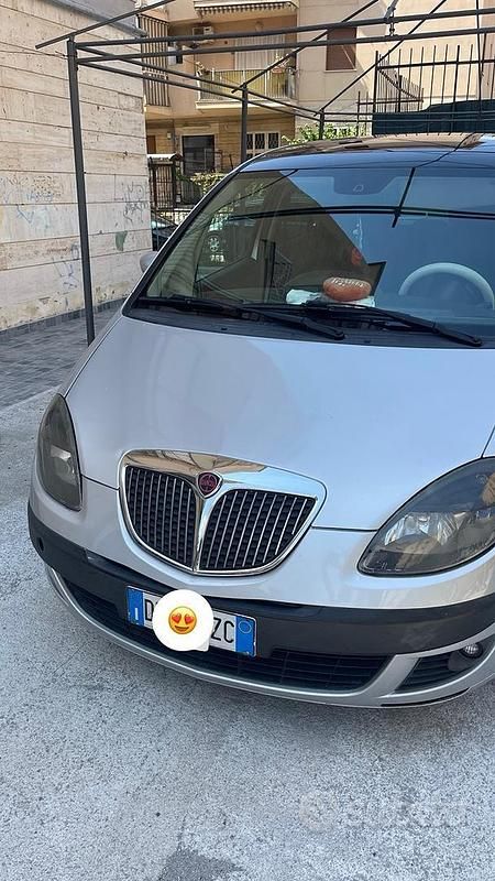 Usata Lancia Musa 90 CV (66 kW) 2008 Grigio Monovolume