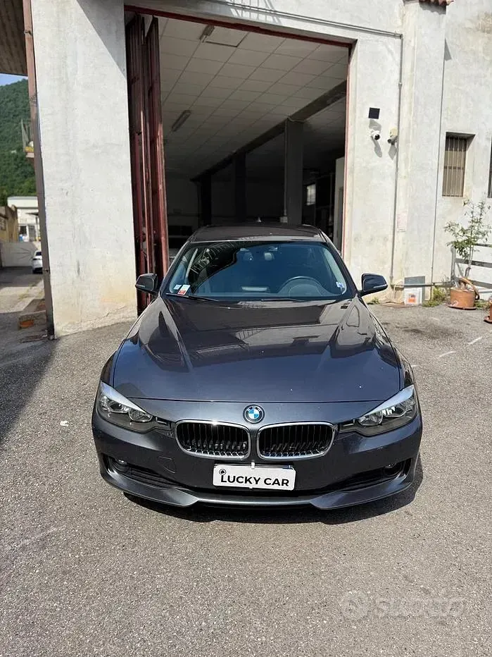 Usata BMW 318 Sport Line 143 CV (105 kW) 2015 Grigio Berlina