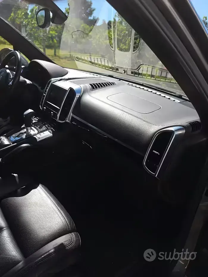 Usata Porsche Cayenne 245 CV (180 kW) 2012 Grigio SUV