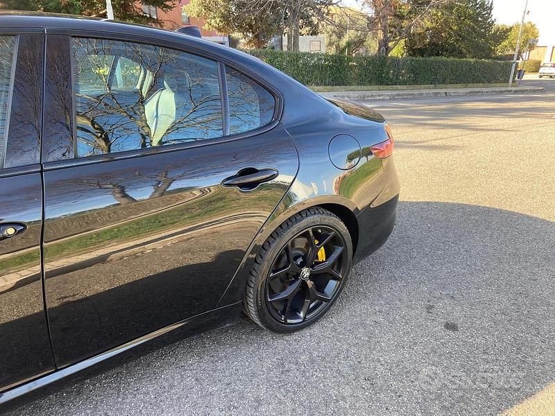 Usata Alfa Romeo Giulia Tech Edition 190 CV (139 kW) 2020 Nero Berlina