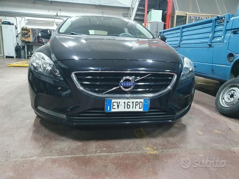 Usata Volvo V40 114 CV (83 kW) 2014 Nero Berlina