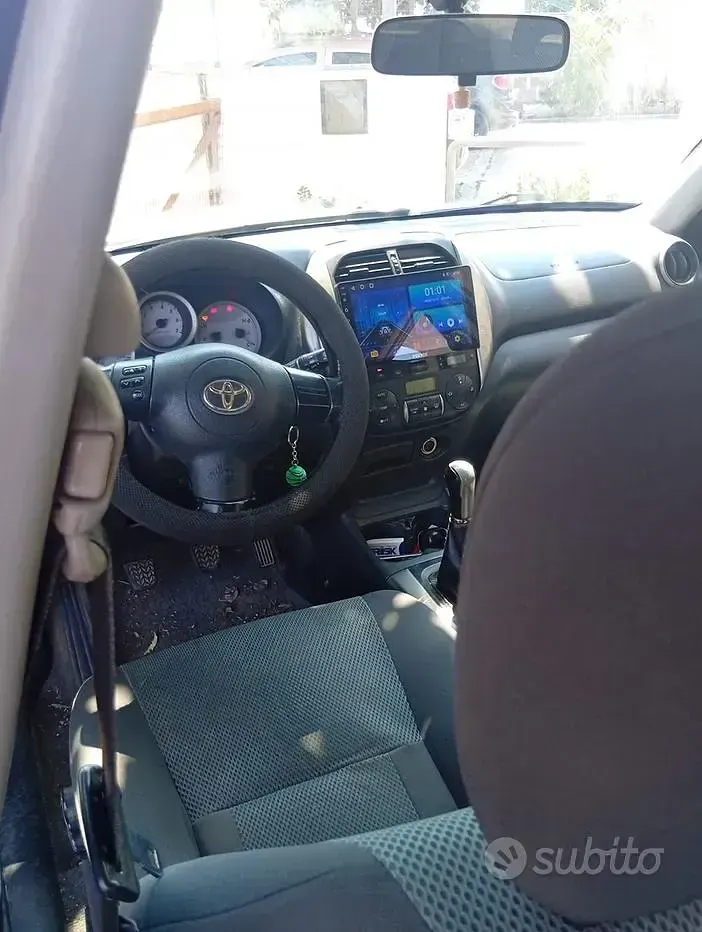 Usata Toyota RAV4 116 CV (85 kW) 2005 Grigio SUV