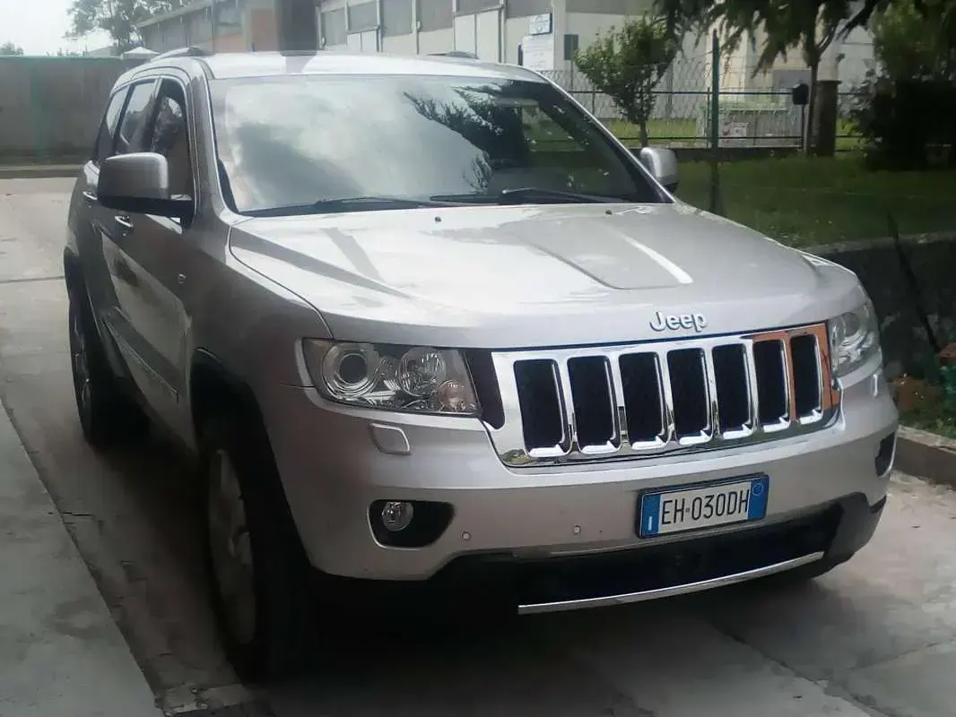 Usata Jeep Grand Cherokee Overland 241 CV (177 kW) 2011 Argento SUV