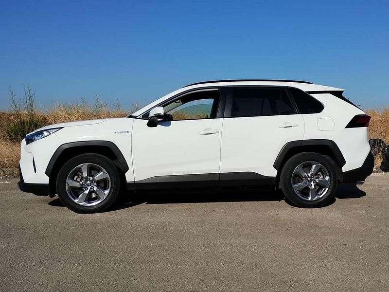 Second-hand Toyota RAV4 Hybrid Active 178 CP (130 kW) 2021 Alb SUV