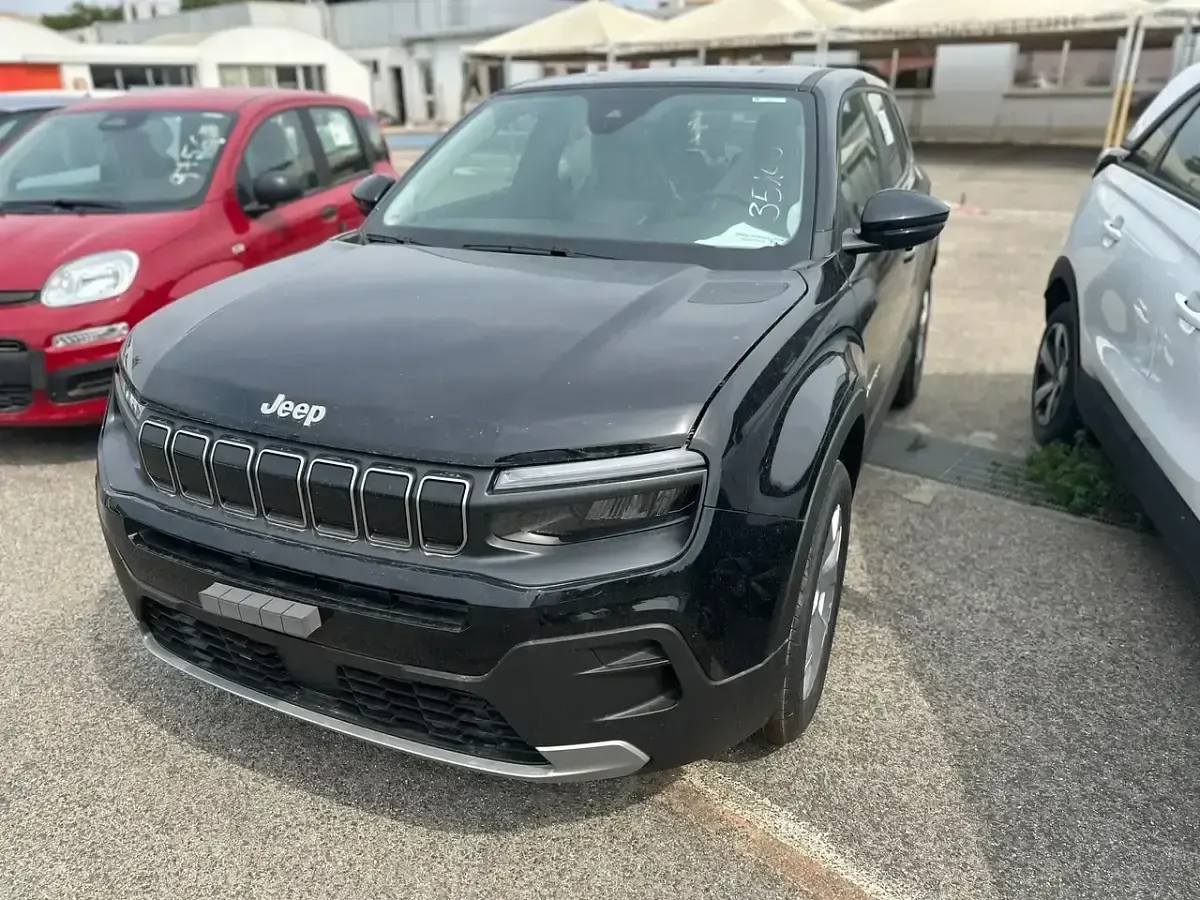 Usata Jeep Avenger Altitude 101 CV (74 kW) 2024 Nero SUV