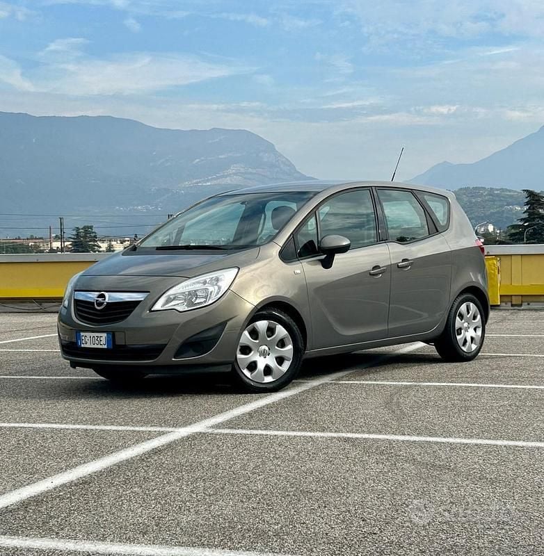 Giallo Usata 2011 Opel Meriva Monovolume | 4300 € (Buon prezzo) - Immagine 1/4