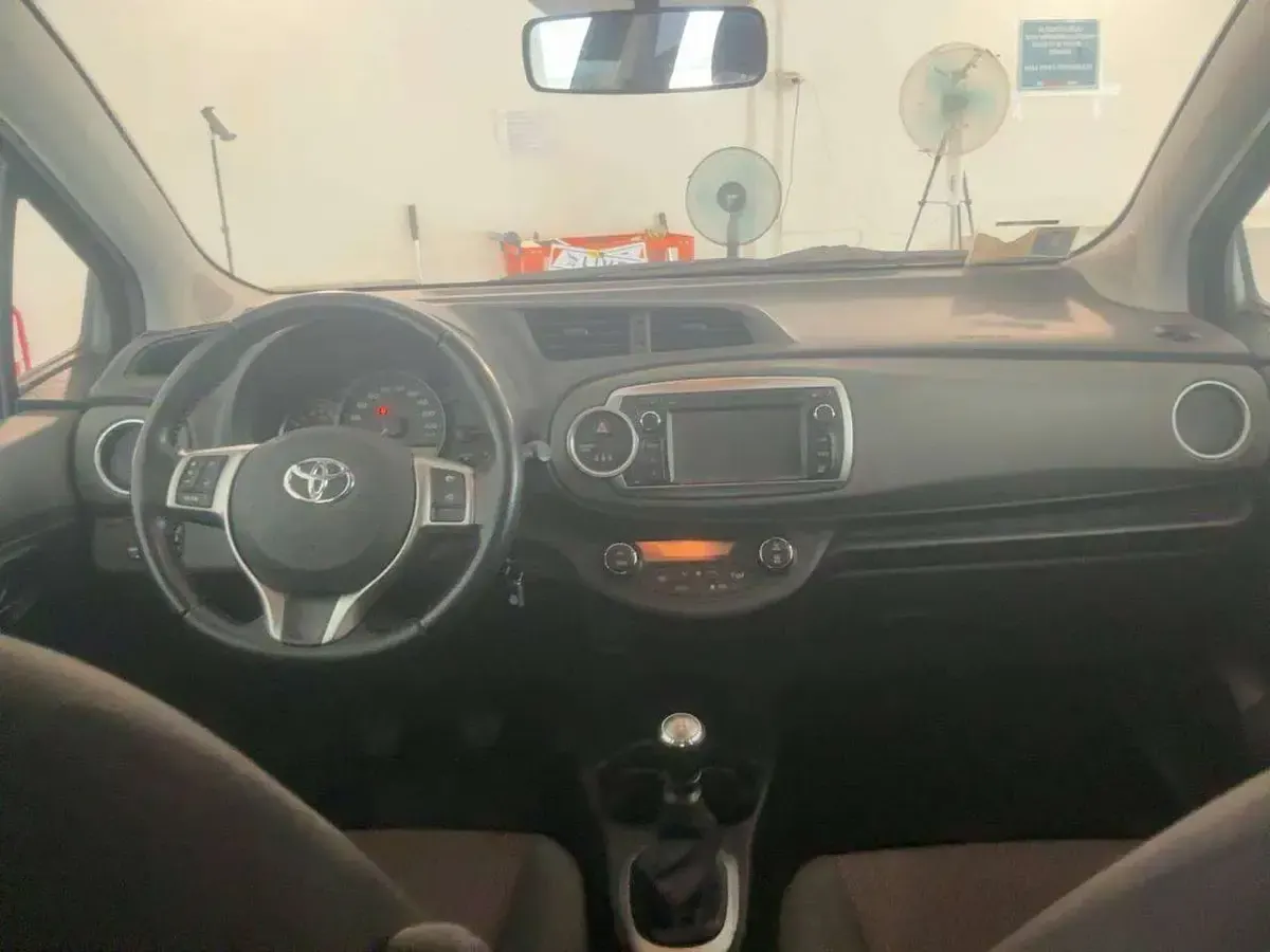 Usata Toyota Yaris Style 99 CV (72 kW) 2012 Grigio Utilitaria