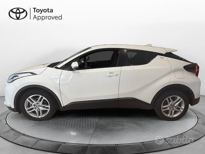 Usata Toyota C-HR Active 140 CV (102 kW) 2024 Bianco SUV