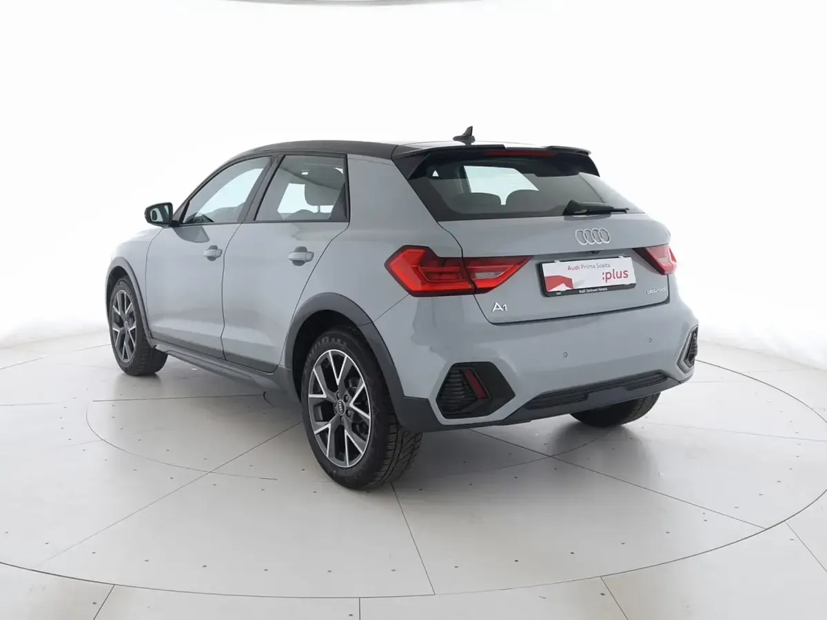 Usata Audi A1 Business 110 CV (80 kW) 2023 1x grigio freccia perlato SUV