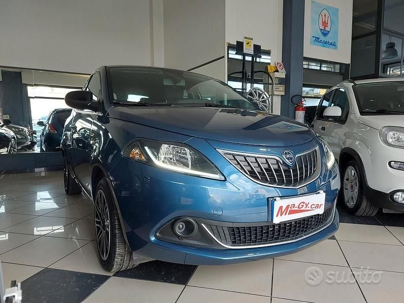 Blu Usata 2023 Lancia Ypsilon Silver Due volumi | 11.450 € (Buon prezzo) - Immagine 1/4
