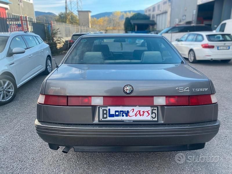 Usata Alfa Romeo 164 145 CV (106 kW) 1990 Grigio Berlina