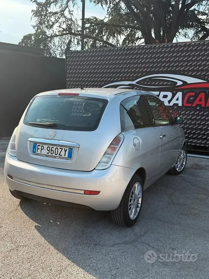 Usata Lancia Ypsilon 75 CV (55 kW) 2009 Grigio Utilitaria