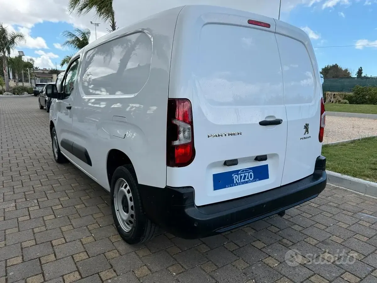 Usata Peugeot Partner 102 CV (75 kW) 2023 Bianco Monovolume