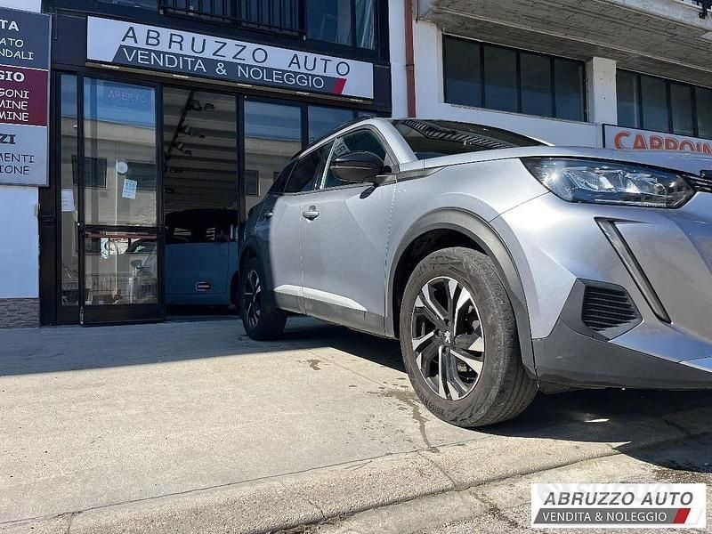 Käytetty Peugeot 2008 Allure 102 HP (75 kW) 2023 Katumaasturi