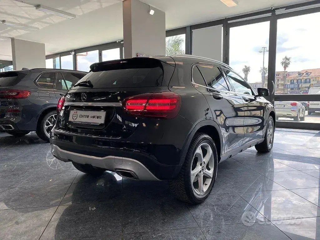 Usata Mercedes GLA200 136 CV (100 kW) 2019 Nero SUV