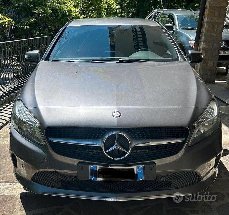 Usata Mercedes A180 108 CV (79 kW) 2016 Grigio Berlina