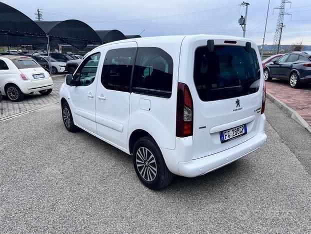 Usata Peugeot Partner Tepee Active 99 CV (72 kW) 2016 Bianco Monovolume