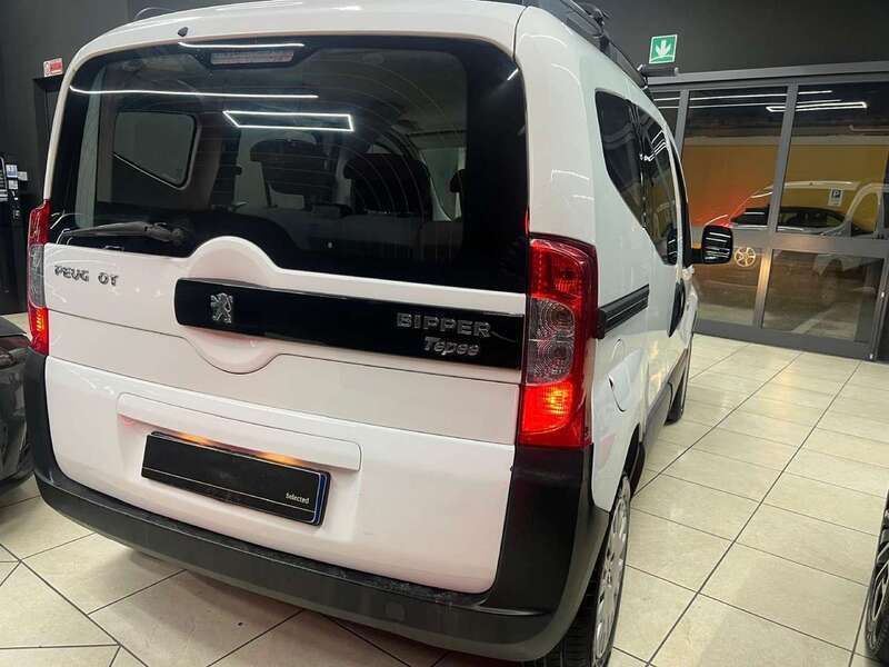 Usata Peugeot Bipper Outdoor 75 CV (55 kW) 2012 Bianco Monovolume