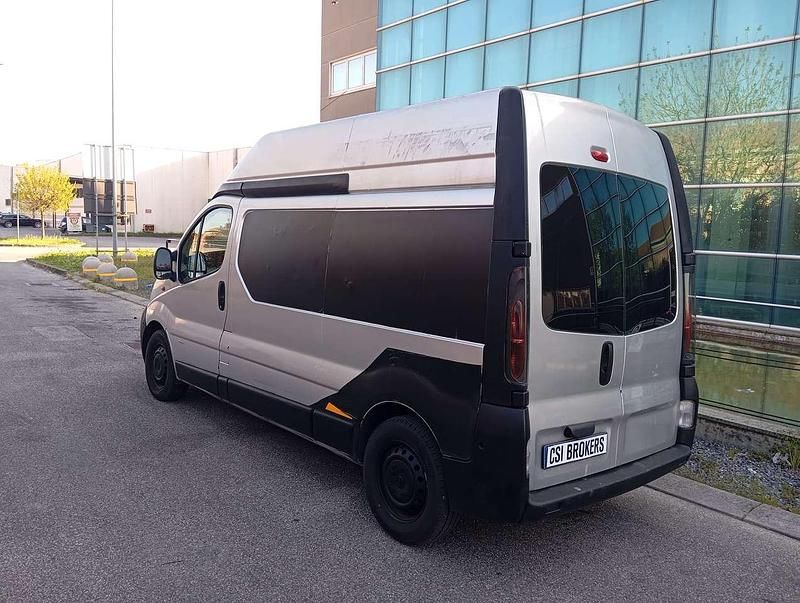 Usata Opel Vivaro 101 CV (74 kW) 2005 Argento Monovolume