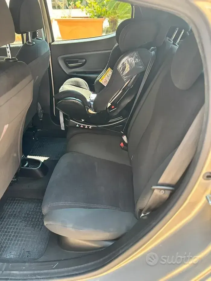 Usata Lancia Ypsilon 80 CV (58 kW) 2015 Marrone Utilitaria