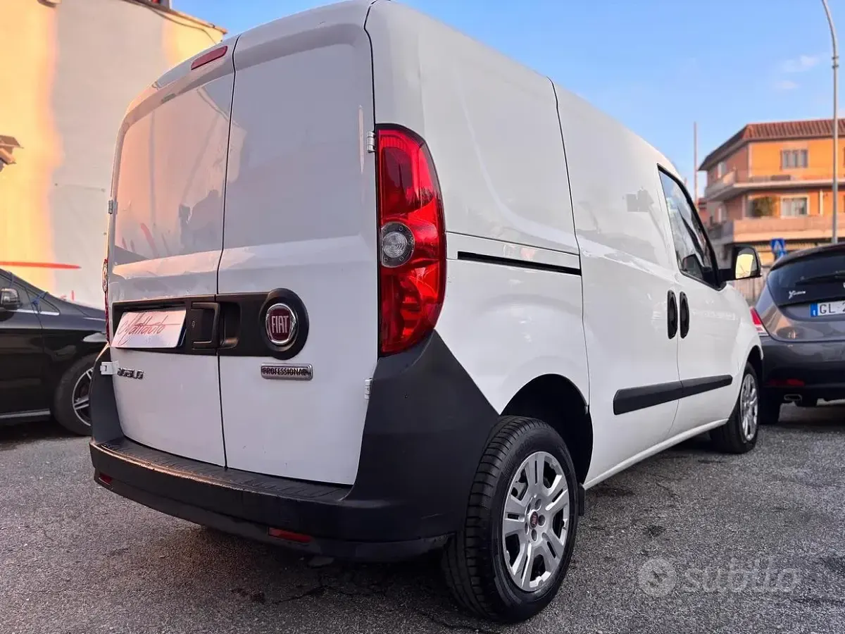 Usata Fiat Doblò Lounge 95 CV (69 kW) 2020 Bianco Monovolume